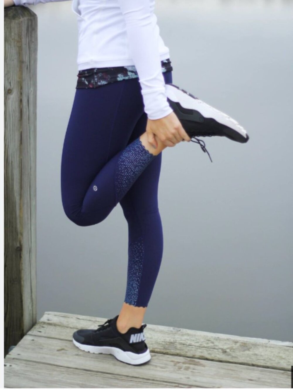 Lululemon Tight Stuff Tights – Blue with Silver Dot Detail Size 6